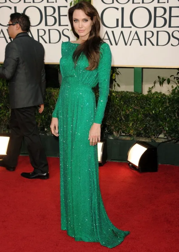 angelina-jolie-golden-globes-2011-brad-pitt-01
