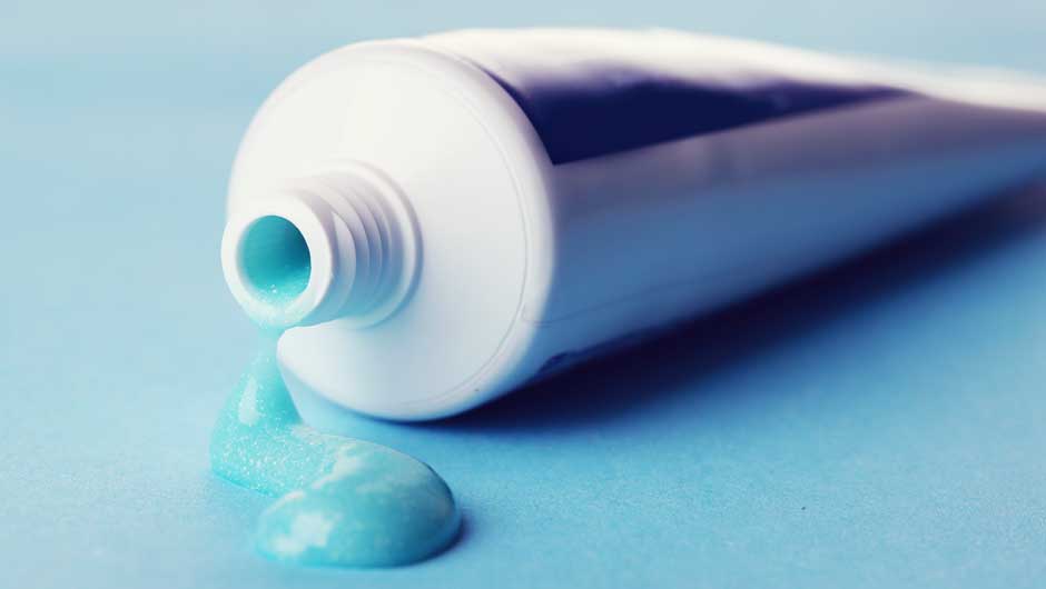 10 Unexpected Uses For Toothpaste
