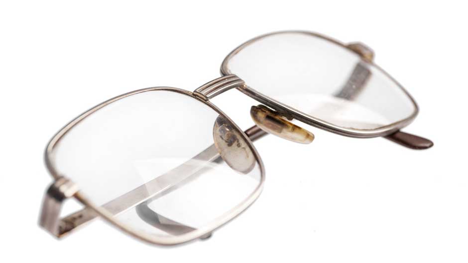 How To Clean Your Eyeglasses