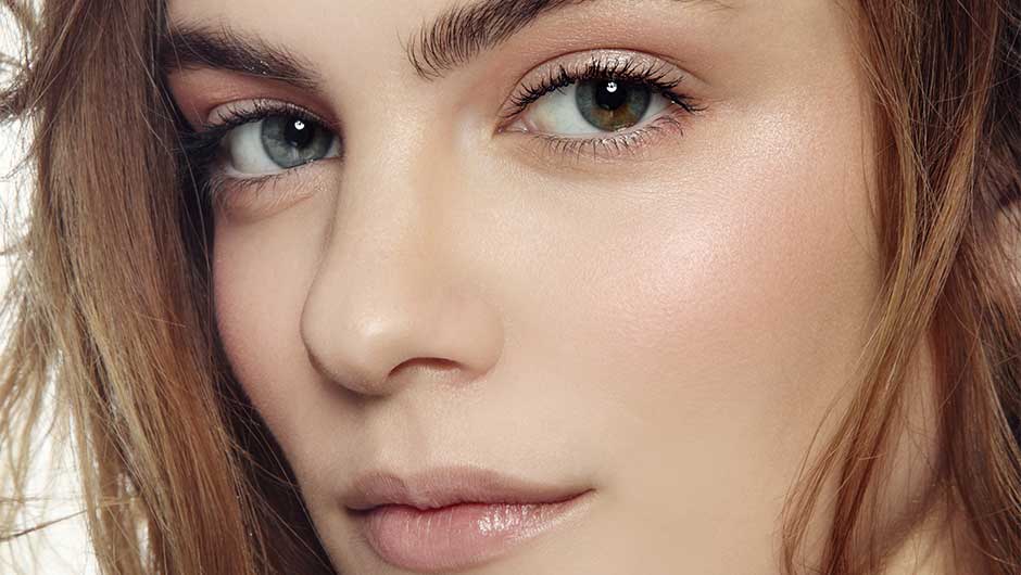 5 Things Women With Oily Skin Should Know About Controlling Shine