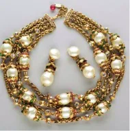Chanel pearl necklace