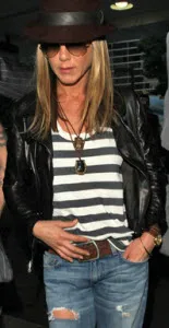 jennifer aniston straw hat