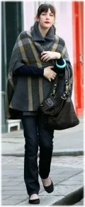 liv tyler with a big tote bag liv tyler with a big tote bag