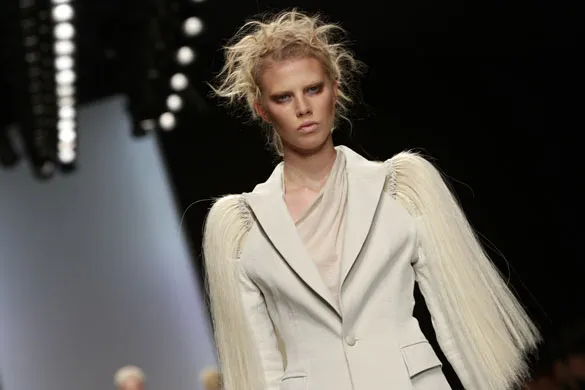 london fashion week stays strange