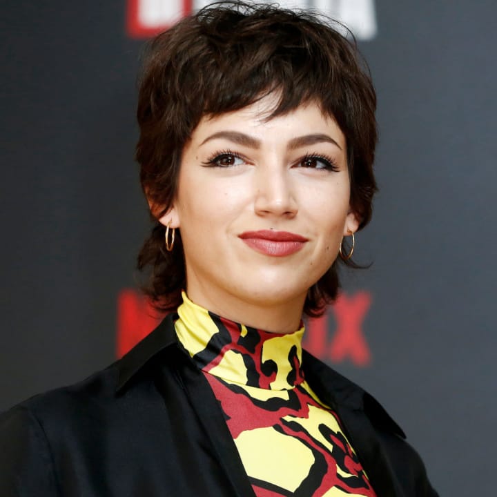 Úrsula Corberó money heist premiere red carpet short layered haircut