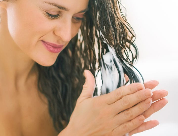 woman-applying-conditioner