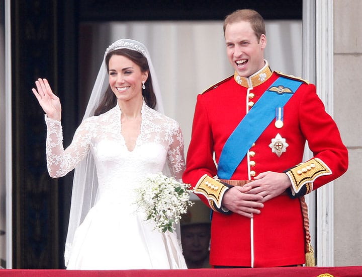 Kate Middleton Prince William royal wedding 2011 waving on the balcony
