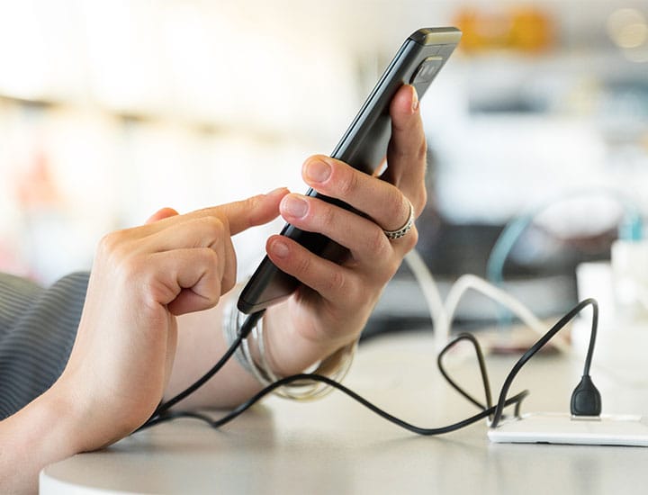 woman-charging-phone-public
