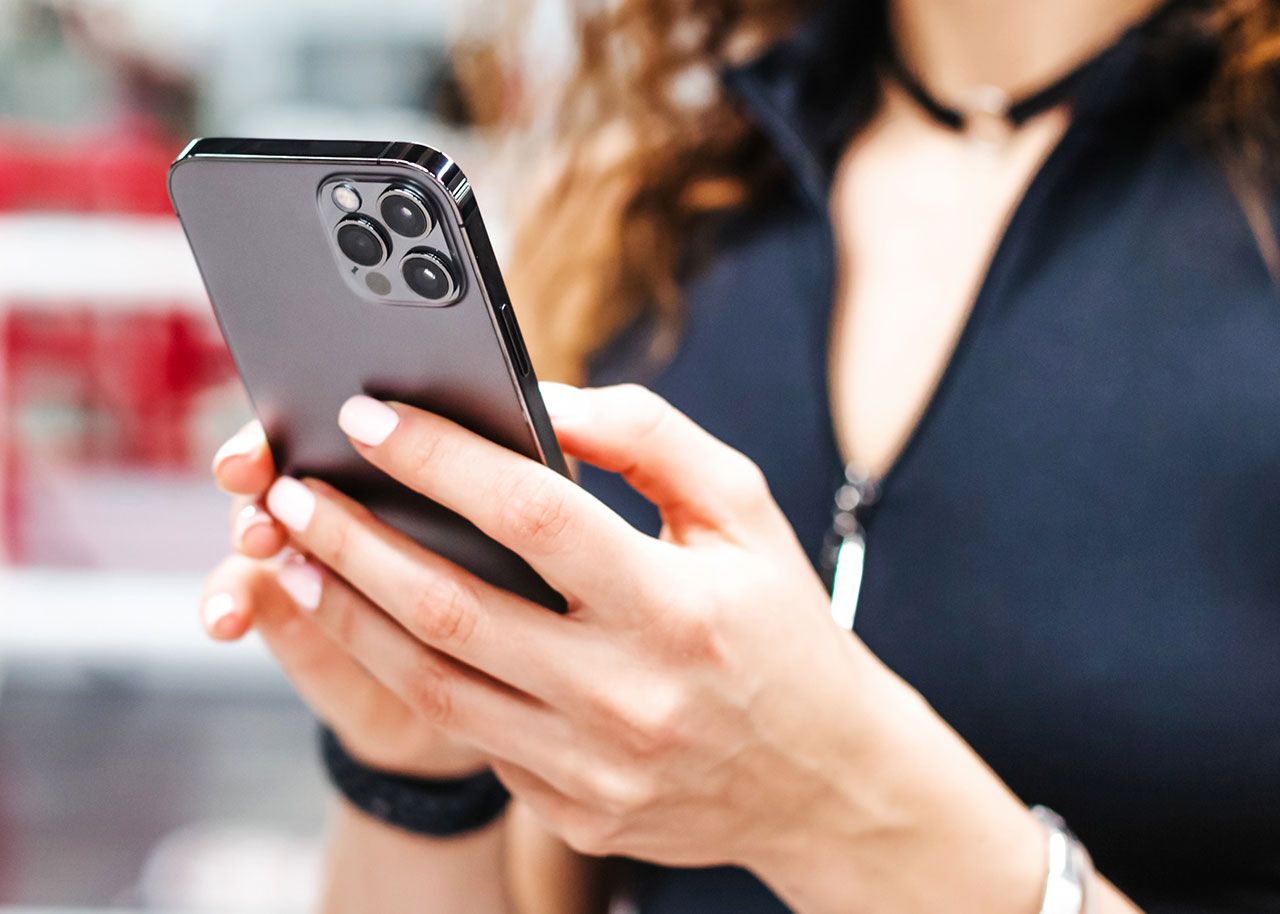 woman-texting-black-iphone