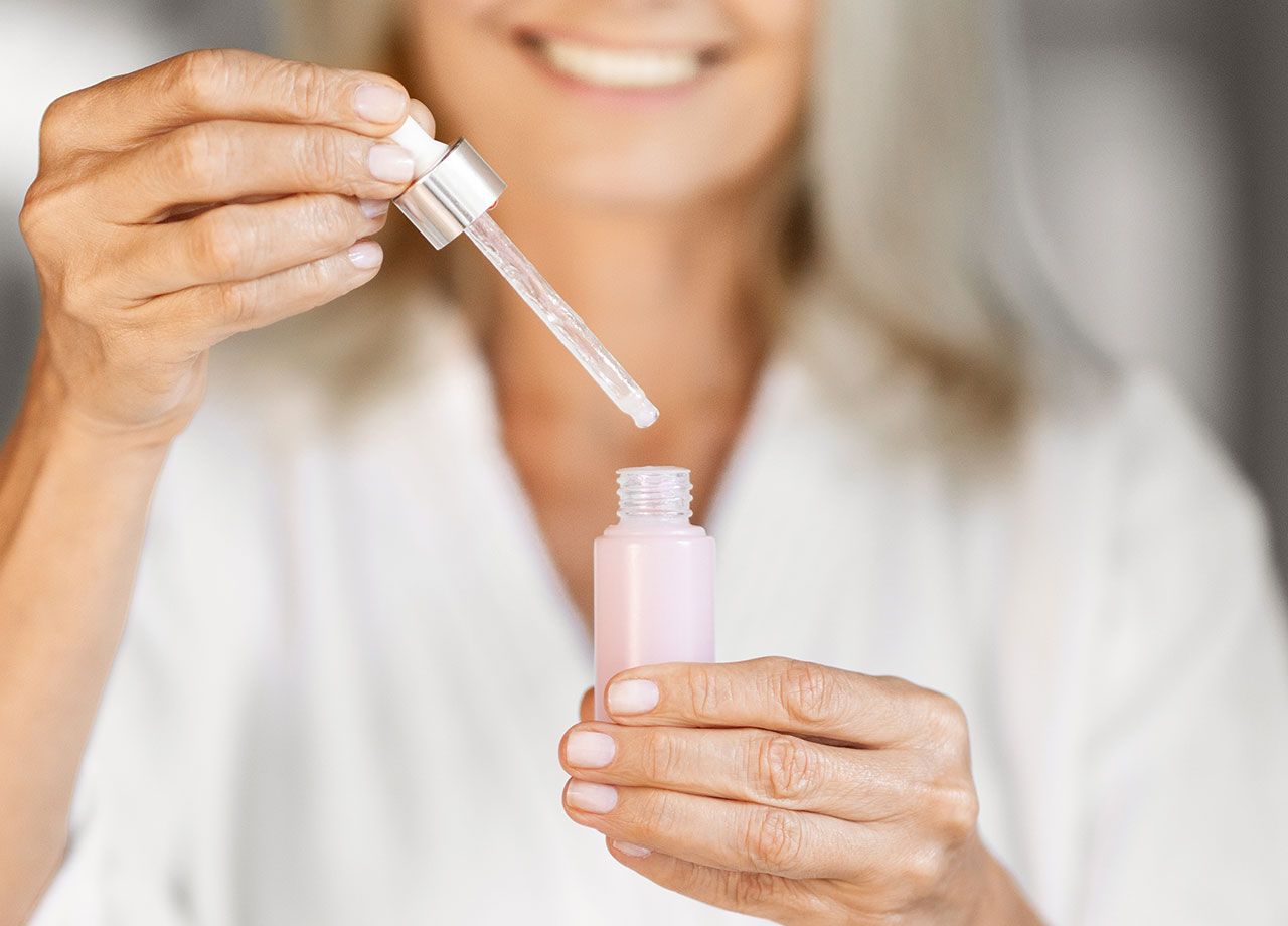 woman-holding-serum