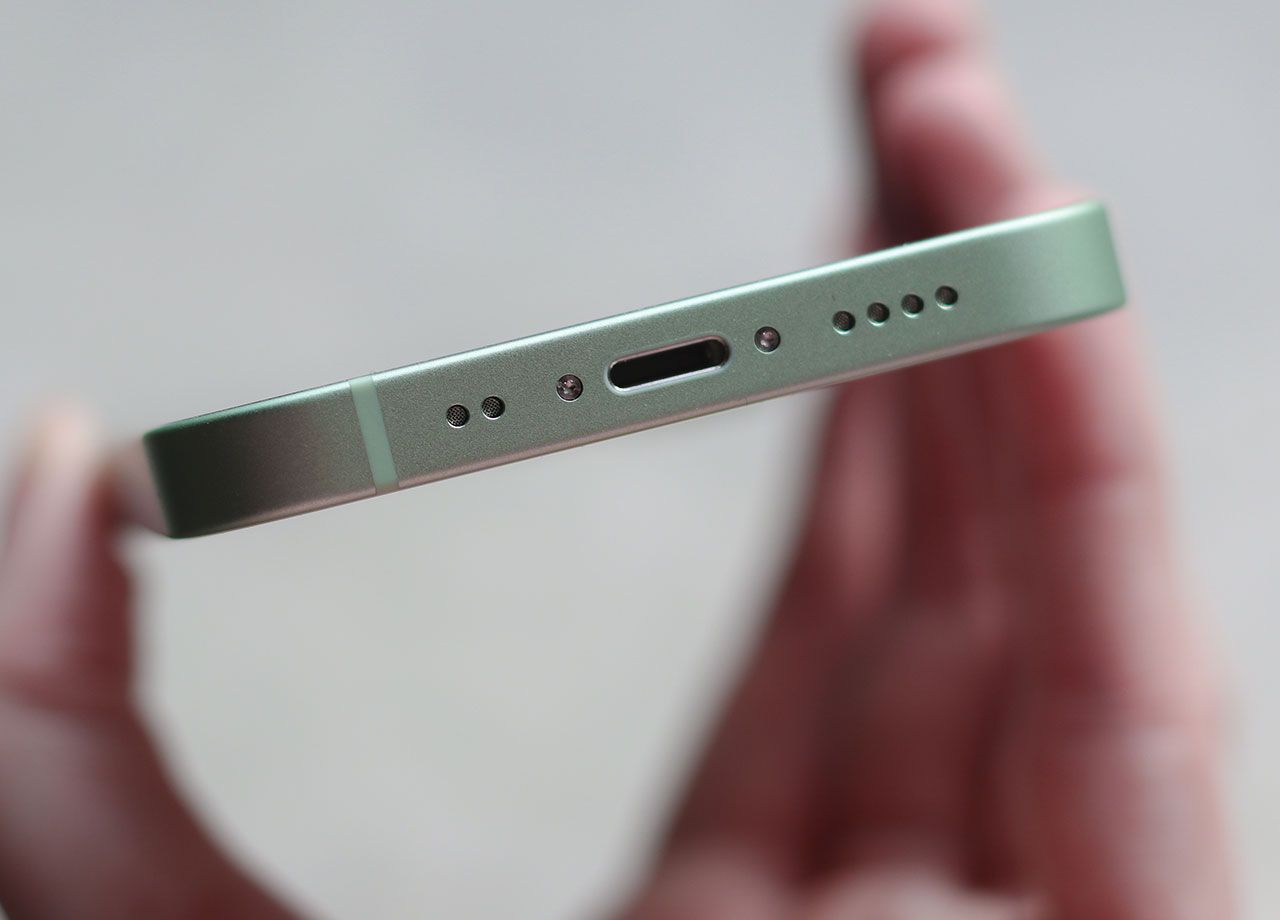iphone-charging-port