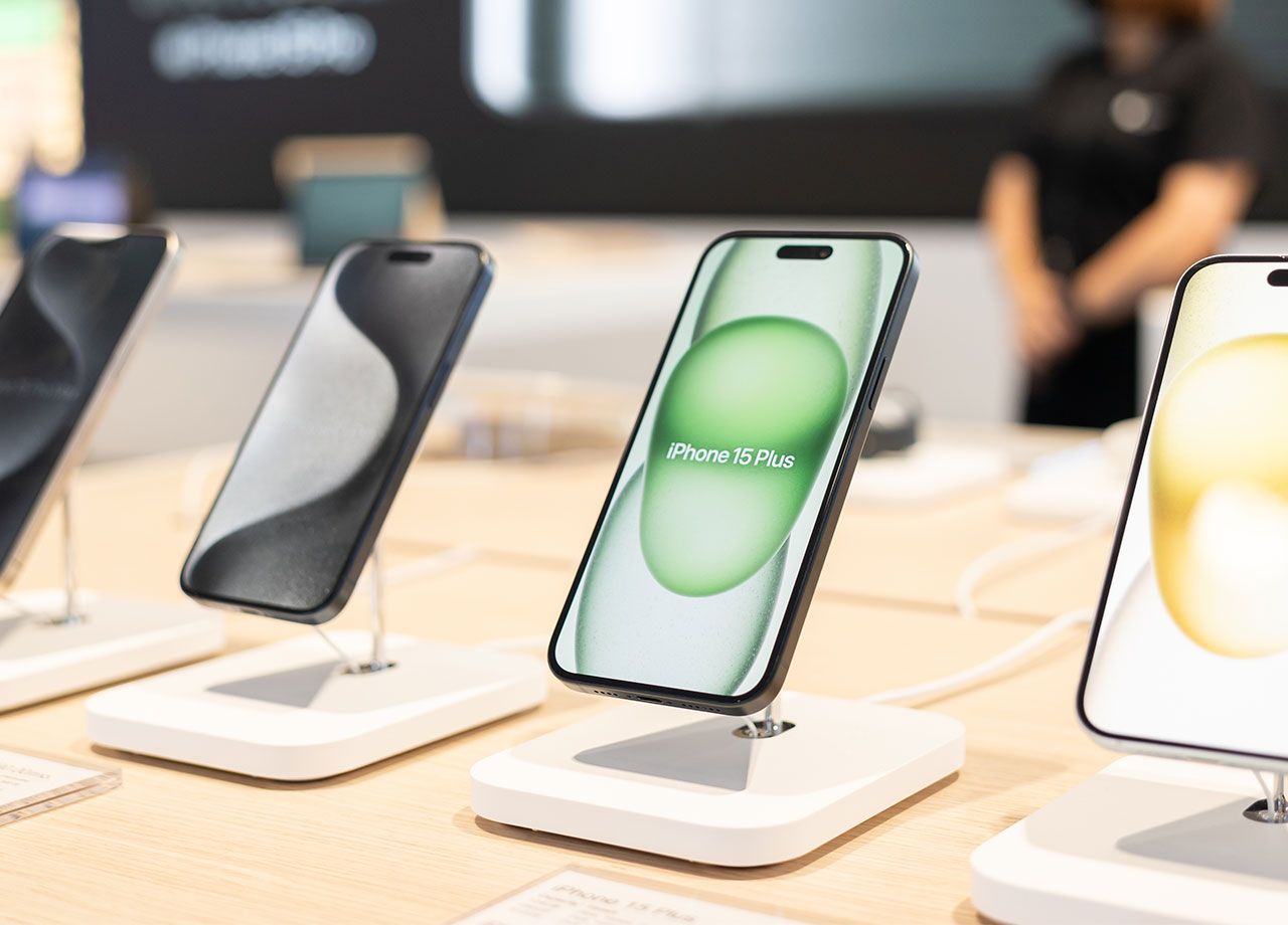 iphones-on-display