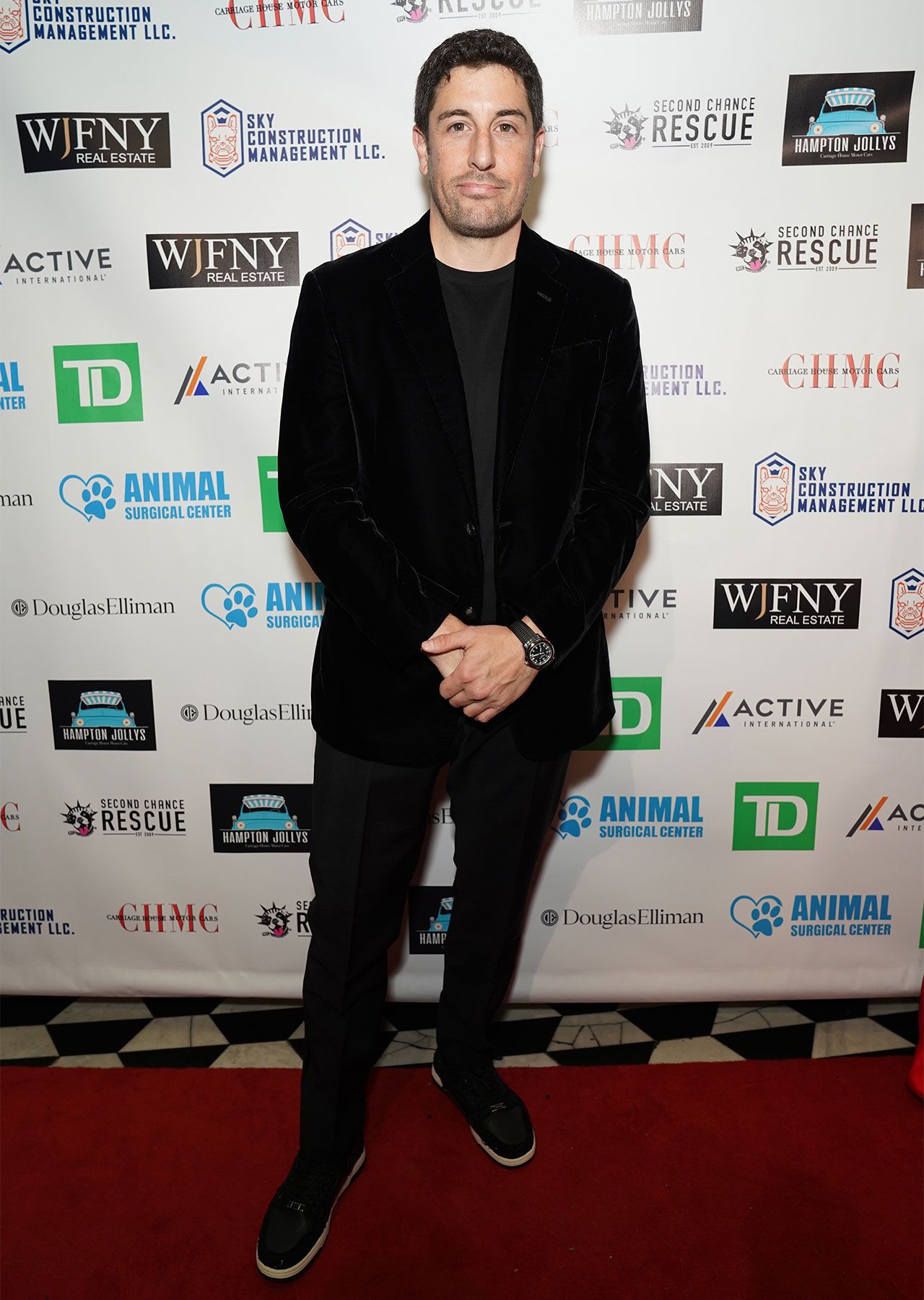 Jason Biggs on the red carpet