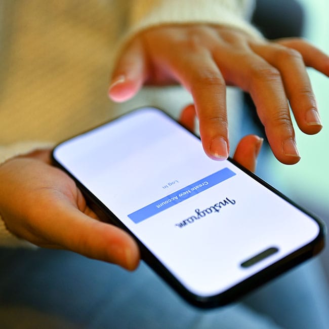 woman-opening-instagram