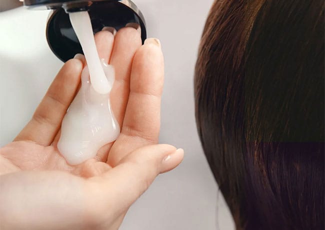 woman-shampoo-alcohol