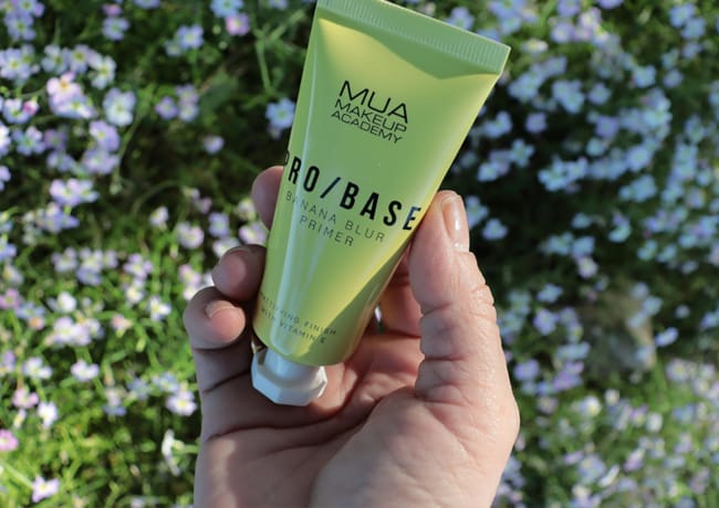 hand-holding-makeup-primer