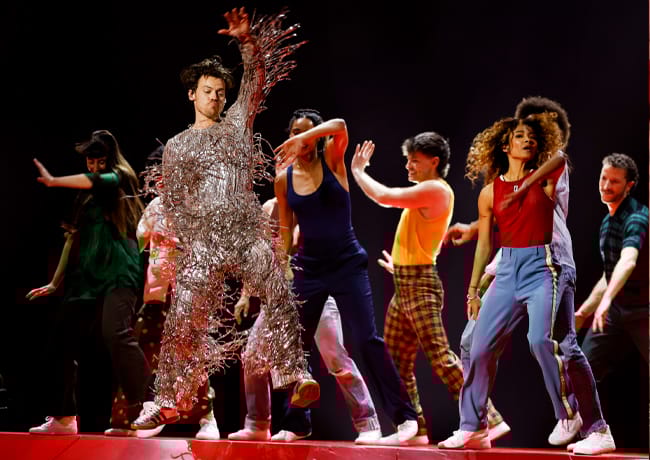 harry styles performing