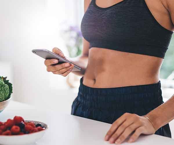 Why You Should Never Use An iPhone To Count Calories woman on iPhone