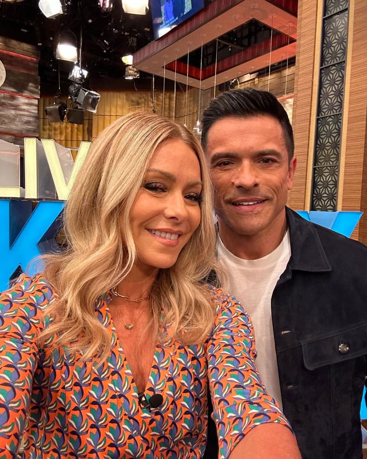 Kelly Ripa Mark Consuelos selfie on Live