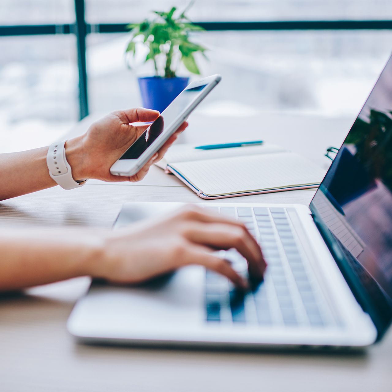 woman-using-laptop