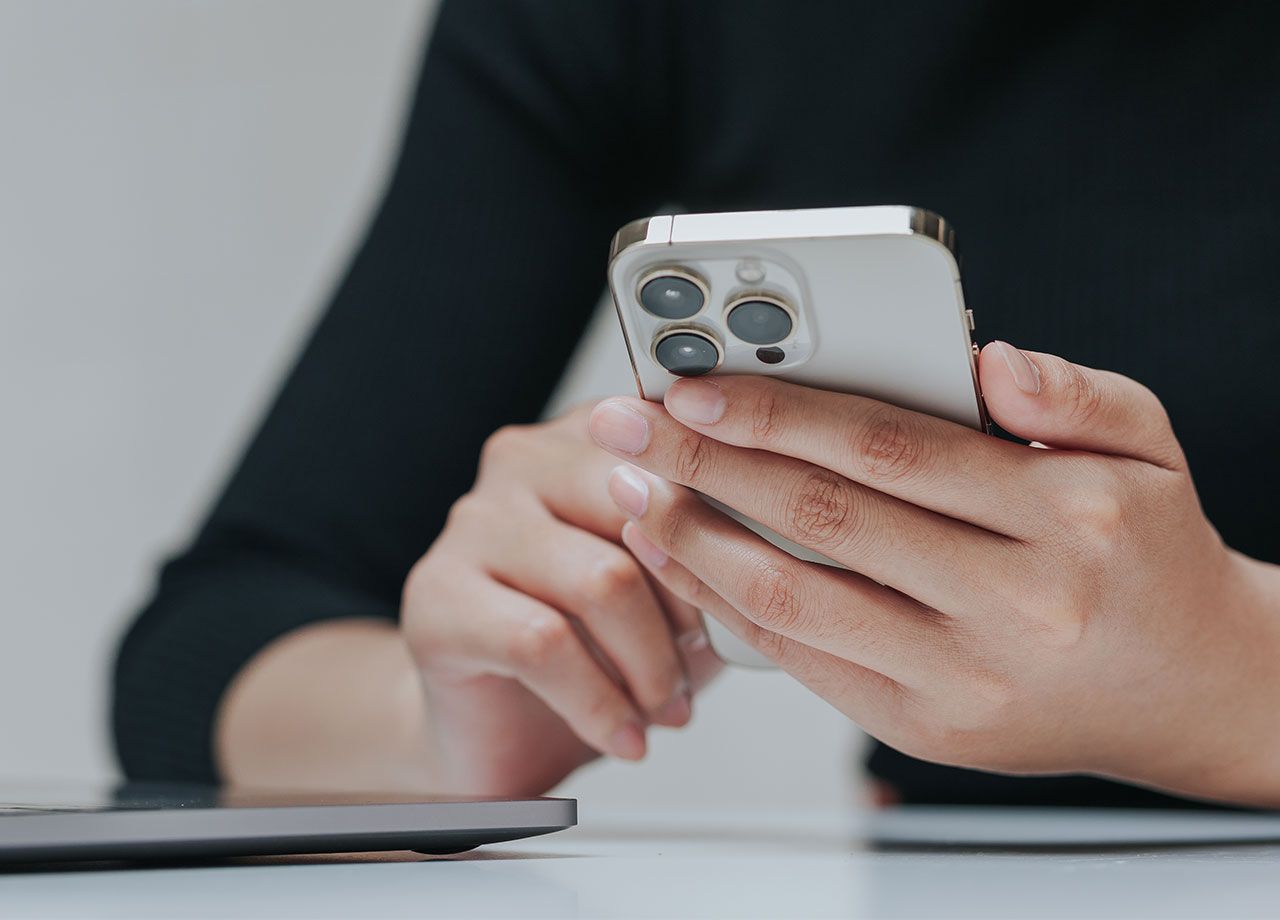 woman-using-app-iphone