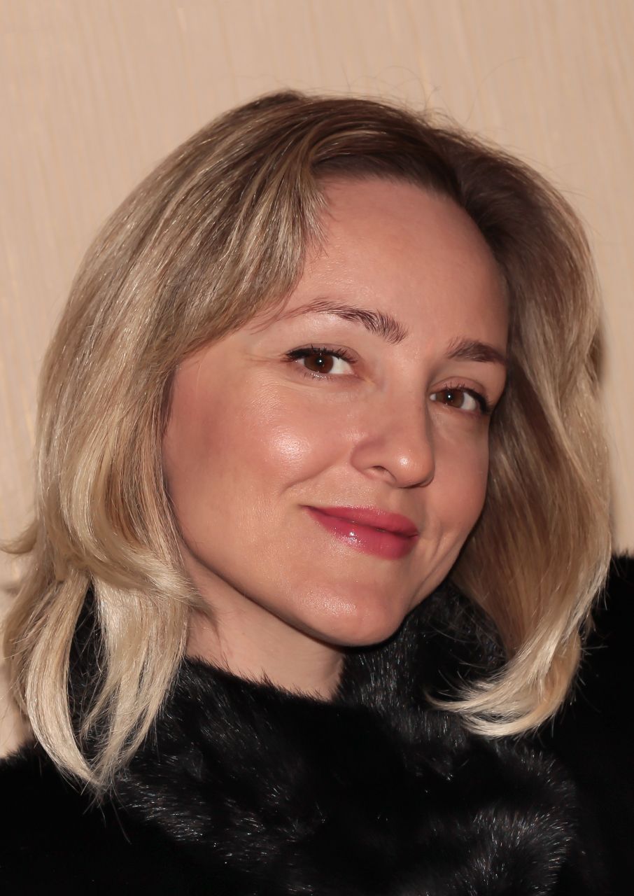 shoulder-length-hair