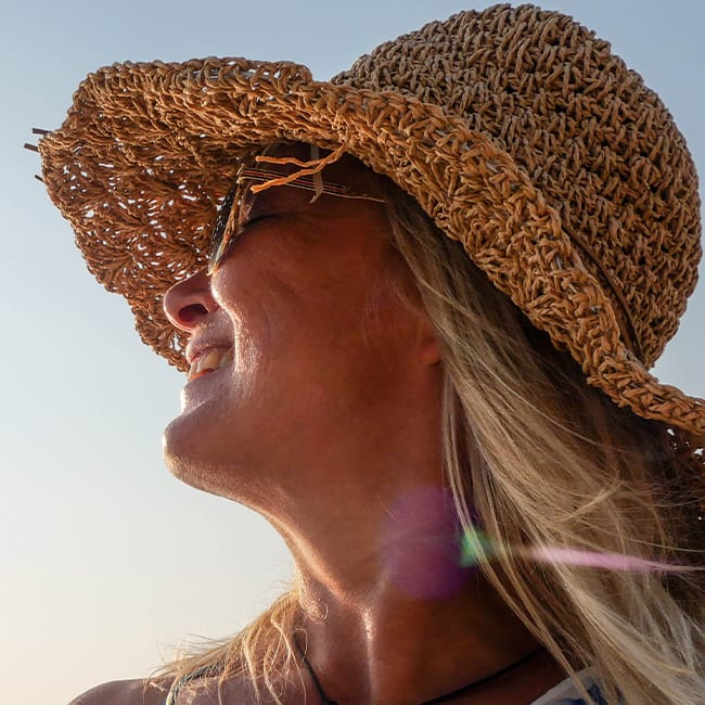 woman-wearing-sunhat