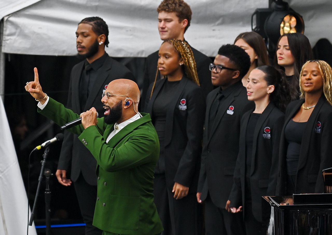 Common and youth choir performance