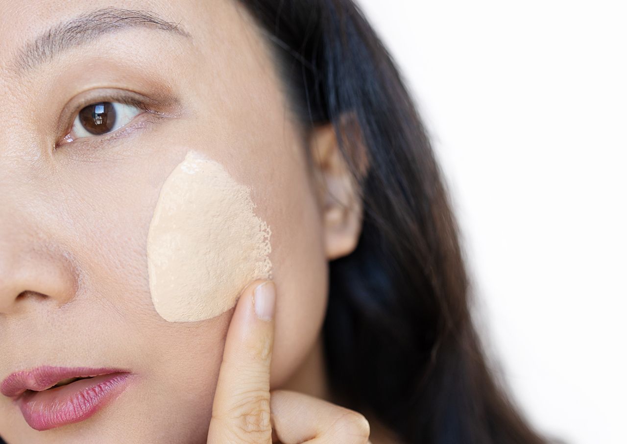 applying-too-much-concealer