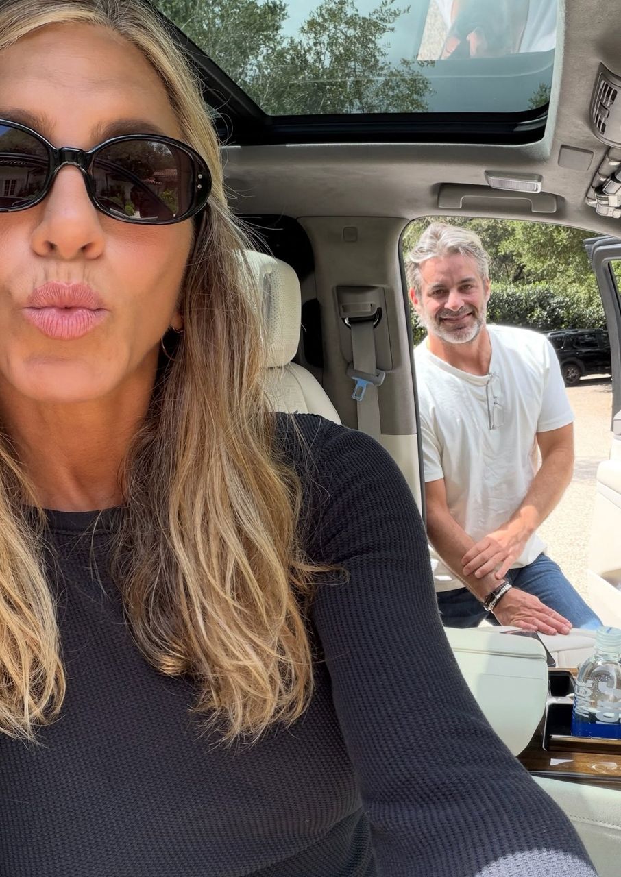 Jennifer Aniston and Jim Curtis selfie
