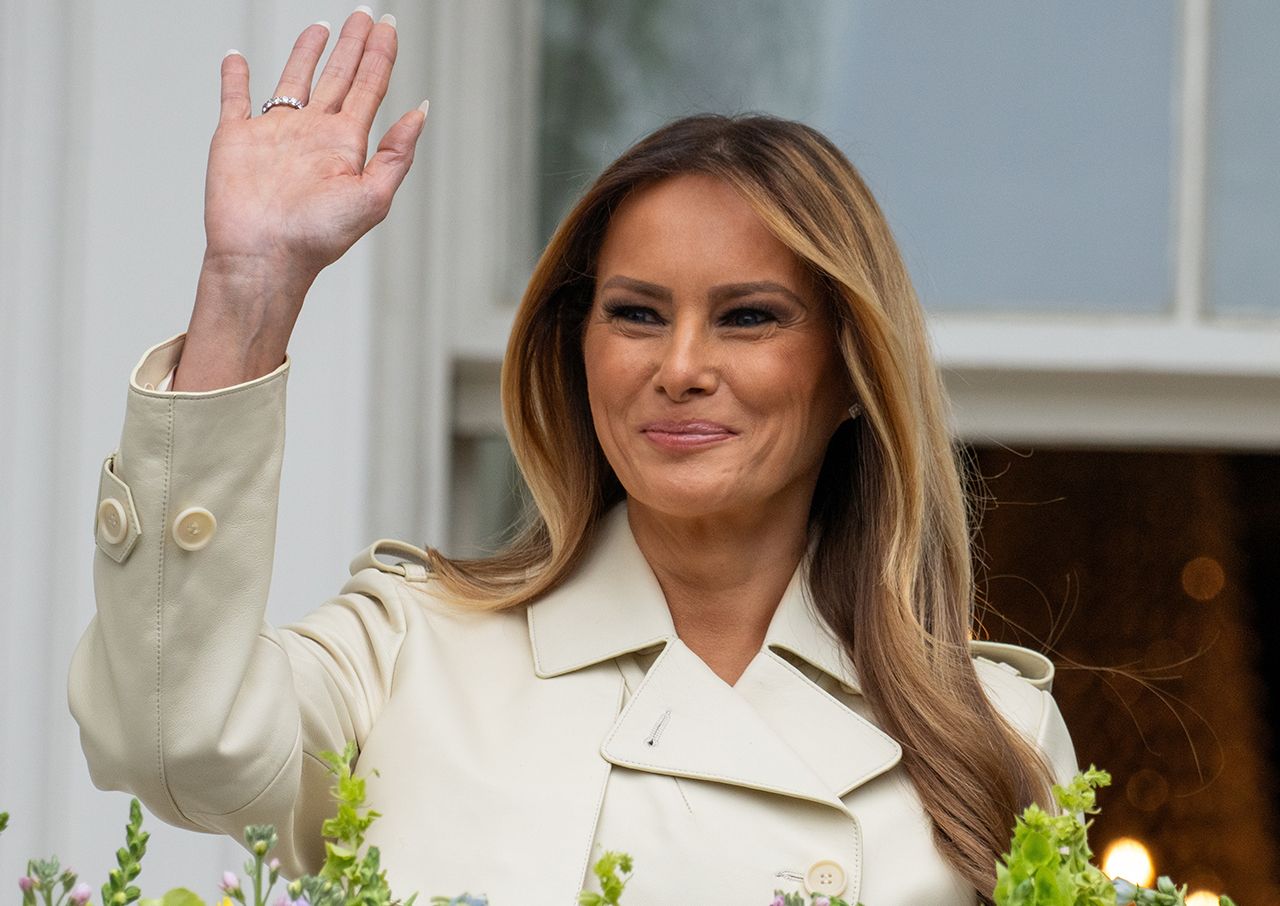 Melania Trump waving
