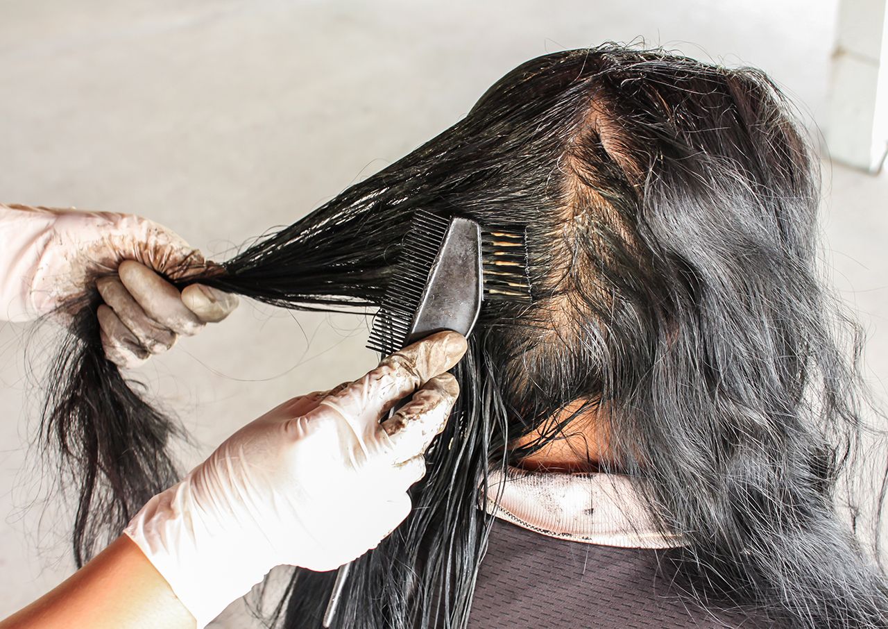 woman-getting-hair-dyed