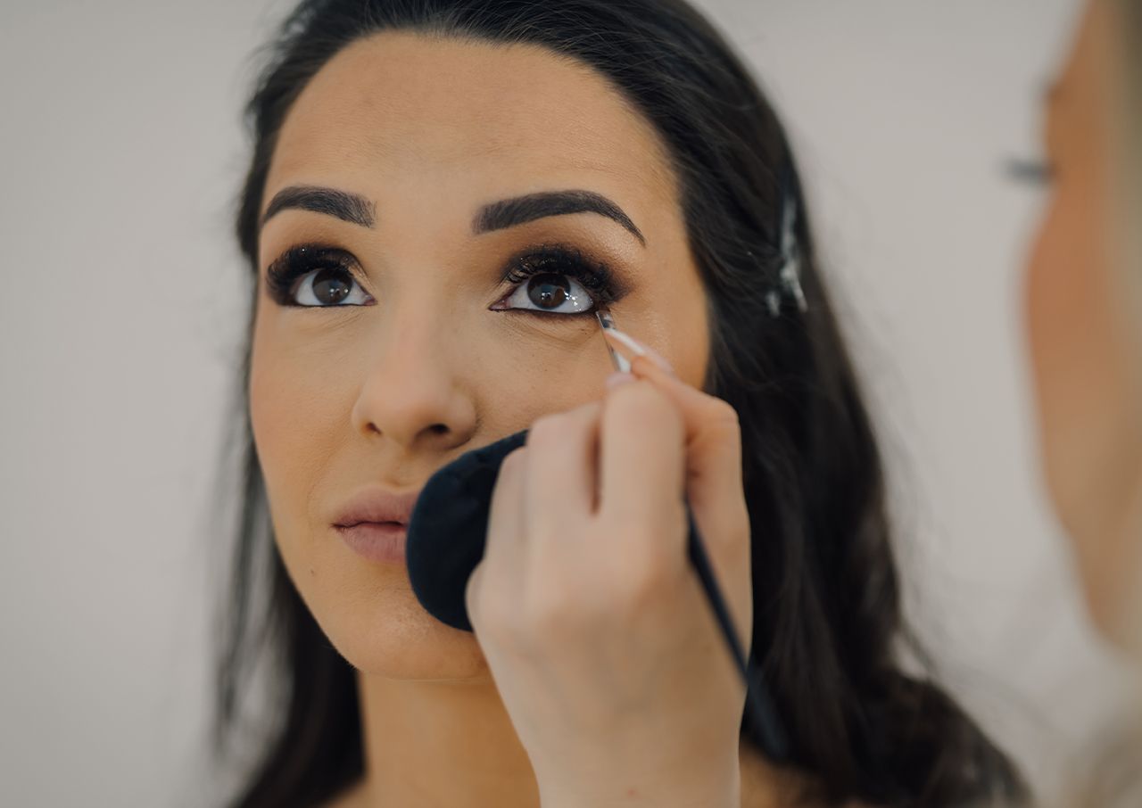 adding-black-eyeliner