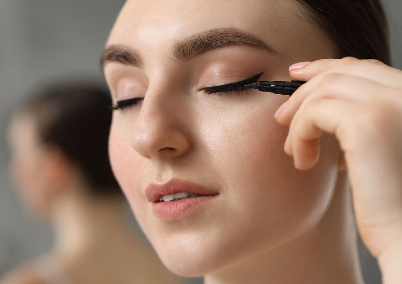 thick-black-eyeliner