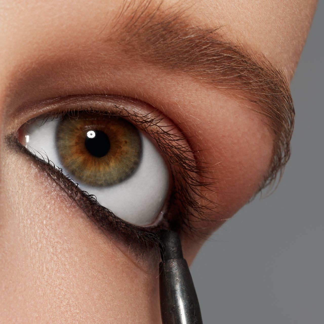 dark-eyeliner-below-lower-lashes