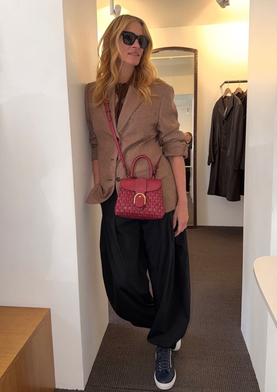 Julia Roberts balloon pants blazer Paris