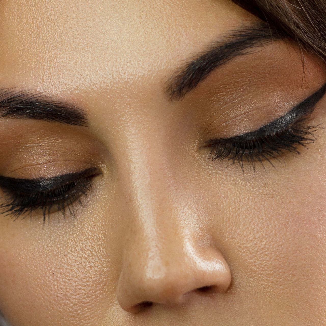 thick-black-liner-lid