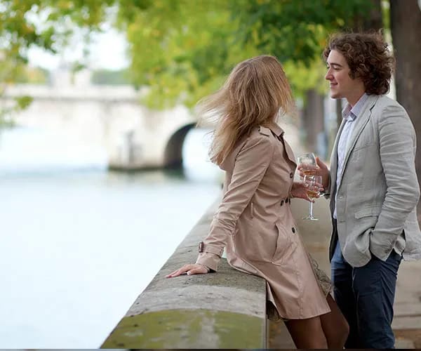 couples drinking champagne
