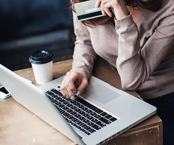 woman online shopping