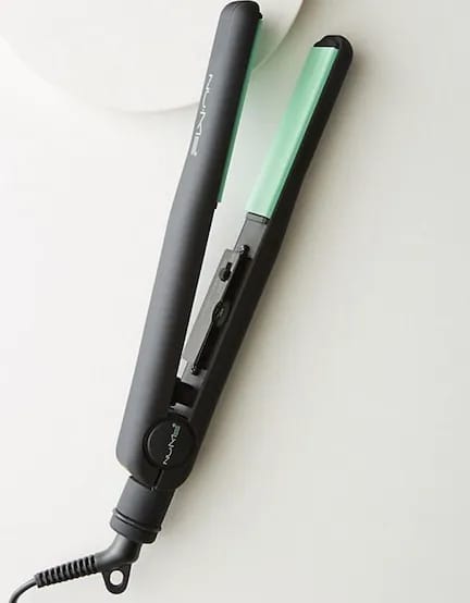 nume hair straightener