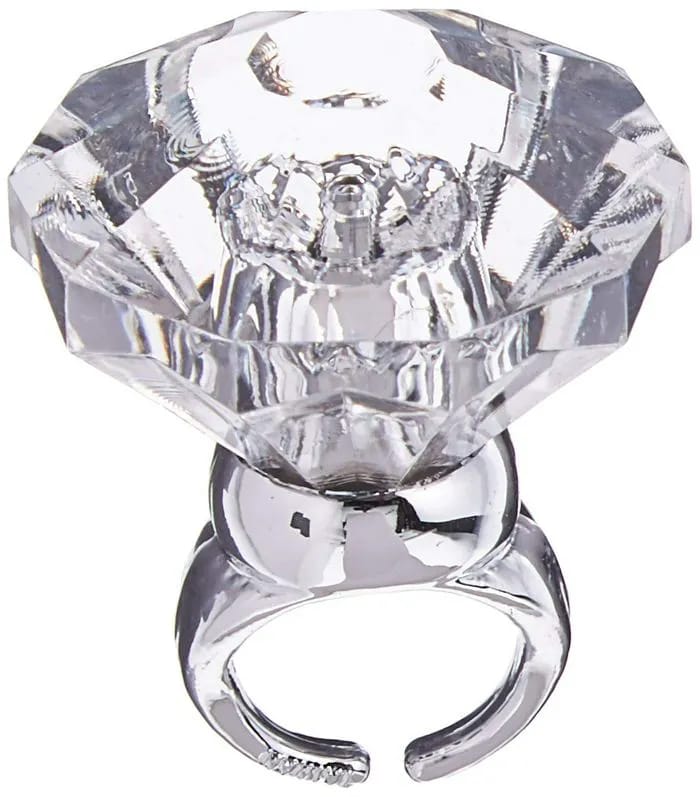 <h3>4. A Gigantic, Light-Up Fake Diamond Ring</h3> diy jennfier lopez halloween costume