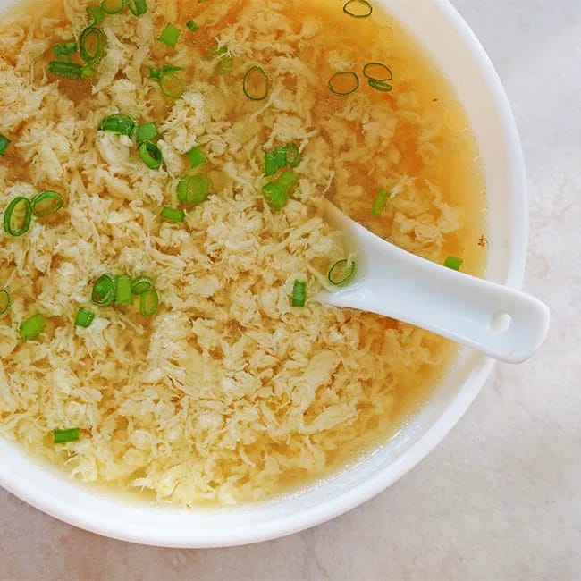 <h2>2. Egg Drop Soup</h2> Image from SHEfinds