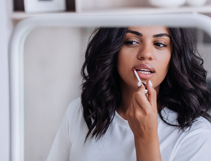 woman-applying-lipstick