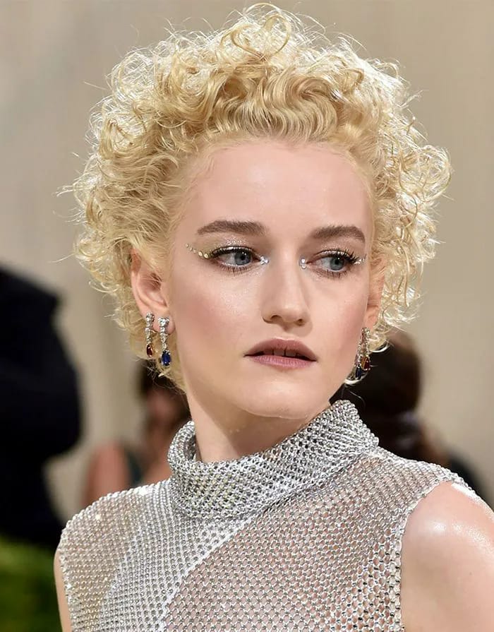julia-garner