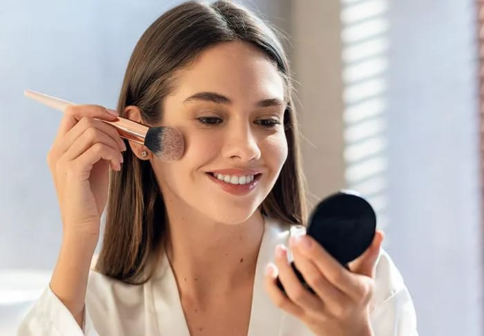 young-woman-applying-makeup