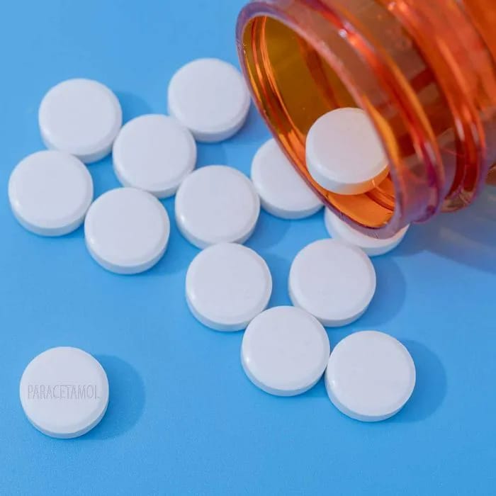 acetaminophen spilling from bottle