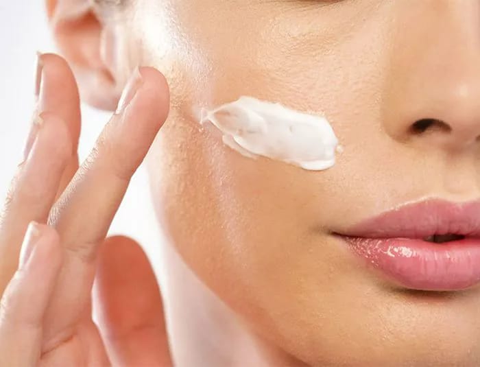 closeup-lotion-face