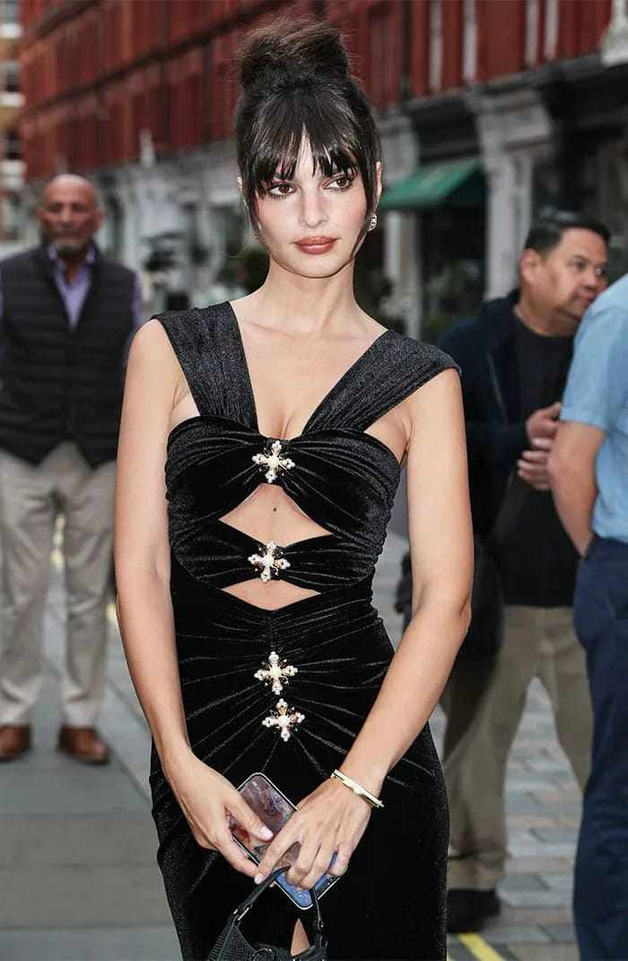 Emily Ratajkowski British Vogue x Self Portrait party close up