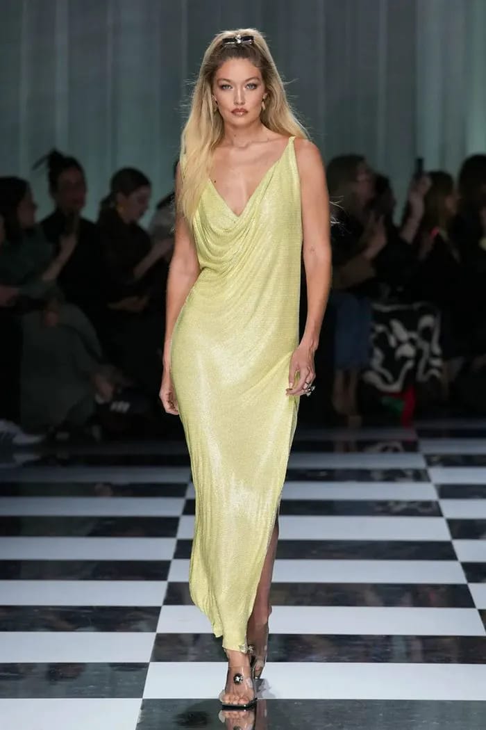 gigi hadid versace show