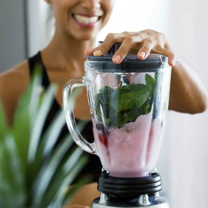 woman making smoothie